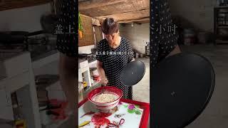 摘一些地裏的豇豆回家包粑粑吃。#vlog #农村生活 #美食