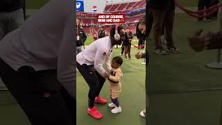 #49ers Deebo Samuel signs autographs with his son ️