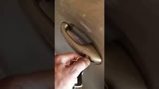 Dead Key Unlock Door Hack #automobile #car #mercedesbenz