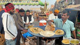 80/- Rs HARDWORKING MAN COOKS ROADSIDE SAAG MAKHAN AND ALOO PARATHA  LAHORE STREET FOOD