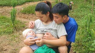 Mother and son dug up potatoes to sell at the market, then stewed the bones with potatoes to eat