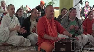 Kirtan with H.H. Dhirasanta das Goswami Maharaj