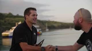 Richie McCaw presents Qualmark 100% Pure New Zealand Experience 2021 Award to Waiheke Dive & Snorkel