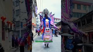 黑脸威严周仓大将军，传统民俗文化福建游神，男孩训练神将变形，神仙步伐高大威猛，保佑大家健康平安#中国历史 #传统文化 #熱門 #推薦 #福建游神 #民俗传统 #拾话阁 #搞笑 #厚福游神2025