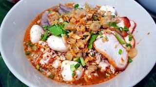 1087 ก๋วยเตี๋ยวต้มยำหมูโบราณ ก๋วยเตี๋ยวหมูน้ำใสลำพูนThai noodle clear soup with  Bake red pork