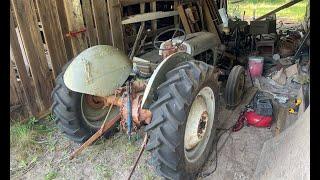 RESCUING A 1952 FORD 8N TRACTOR FROM A BARN (PART2) CAN WE GET IT RUNNING?