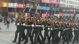 向中国军人致敬