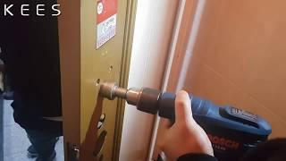 KEES - M114F-P 04. Drilling Door Outside