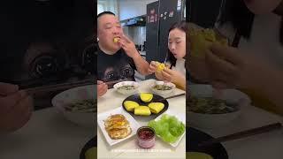 Ông chồng ngốc nghếch của tôi muốn chơi khăm tôi bằng wasabi, nhưng cuối cùng lại tự chuốc lấy rắc