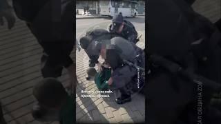 Силовики жестко скрутили мигранта во время рейда в Санкт-Петербурге