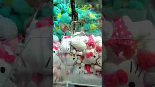 Hello Kitty in the CLAW Machine!