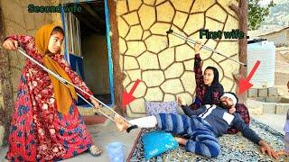 Tension between two nomadic women and Faraj's husband