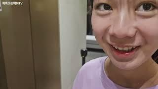 남편의 직장에서 아기 옷 빨래하는 베트남 아내