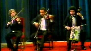 Les Luthiers -  La Bella y Graciosa Moza Marchose a Lavar la Ropa , Mastropiero que Nunca