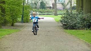 2012 04 29 11;49;34 Raf op de fiets Gennerpark