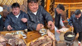 Mongolian Enke cooks Mongolian food, belly-stuffed meat in his yurt! #camping #cooking #village