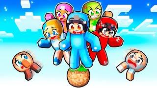 10 FRIENDS on ONE SPHERE in Minecraft With Crazy Fan Girl!