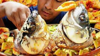 Eating two big boiled fish head with cucumber and king chilly salad || kents vlog.