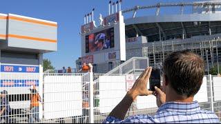 Vic Tours The New Mini Mile High, Reminisces With Fans