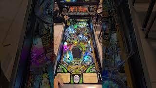 For sale/A vendre FLIPPER PINBALL MACHINE CREATURE FROM BLACK LAGOON MIDWAY REVIEW CRITIQUE