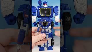 How do these cost the same?! Well... Transformers Titan Changer Soundwave