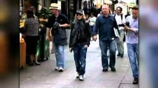 Madonna takes the subway in New York (September 7th, 2010)