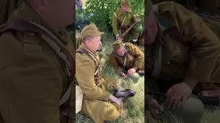 Вроде просто мужики отдыхают, а как то не по себе становится