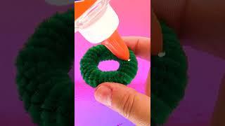 DIY mini Pipe Cleaner Christmas Wreath