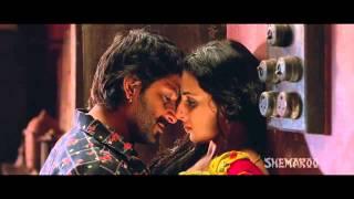 Arshad Warsi Kissing Vidya Balan HD Ishqiya   BDmusicCafe com 2