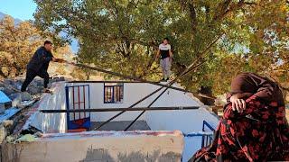 Challenges of nomadic life: removing the roof of the house and collecting things