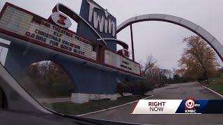 Independence, Missouri, says goodbye to Twin Drive-In theater on last day