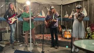 Lillie Mae and the Rische Family Circus - Gentle on My Mind. Cafe Castello Bellport NY 7/30/22