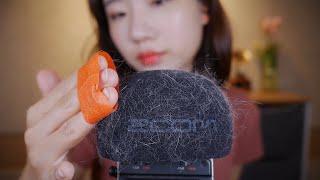 [ASMR] Removing Cat hair on the Mic | Brushing, taping and tweezers sounds *Strong sound*