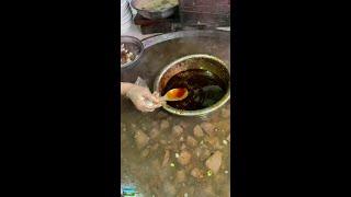 Enjoy fat sausage and blood curd in Dayi  Chengdu  Sichuan  30 yuan for a full basin  add two spoon