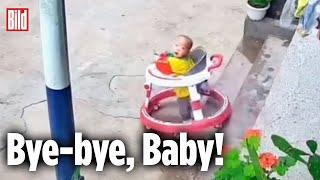 Kurz nicht hingeschaut: Baby rast mit Gehhilfe Hügel hinab