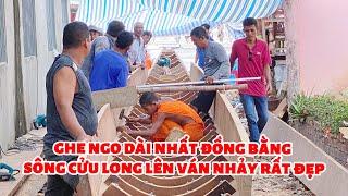 Ghe ngo Đay Om Pu đã lên xong ván nhảy rất chuẩn và rất đẹp