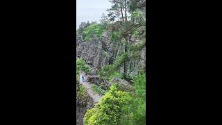 重庆万盛石林，形成于距今4.65—6亿年的海洋环境中，是我国目前考证最为古老的石林，也是中国第二大石林,被誉为“石林之祖”。#石林#自然奇观#大自然的鬼斧神工#旅行