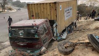 Emergency Repair Heavy Loaded Accident Truck Middle of The Road || Amazing Mechanics