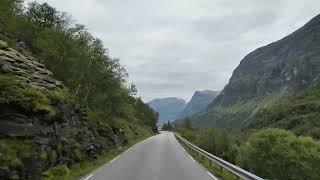 Fahrt durch Geiranger über den Ørnevegen