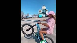  Insane Girl Mtb Wheelie Ride 