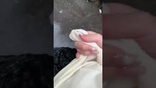 这爱多少含有水分了…算了，毕竟我是个情绪稳定的成年人#沙雕情侣欢乐多 #憨憨男友 #淋成落汤鸡