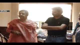 Representatives of Community Radio Association & Community Radio Forum thanking Minister Ambika Soni