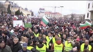 Bulgaria to hold early elections to end widespread protests