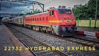 Fresh Looking Wap4 leads 22732 Hyderabad Express heading towards pune