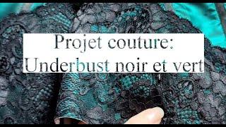 Couture à la main en temps réel d'une décoration en dentelle sur un corset.