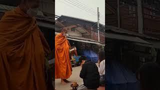 Morning offering to monk #chiangkhan #thailand #monk #buddhism