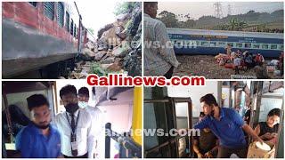 Amravati Express Train Engine Patri se utar gaya at Goa No injuries reported