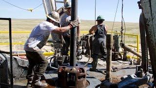 Roughnecks at Work in HD - Drilling Rig Pipe Connection