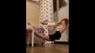 oversplit with ya.blo4ko #split #oversplit #flexibility #stretching #stretch