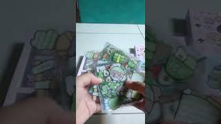 Unboxing stiker Momo